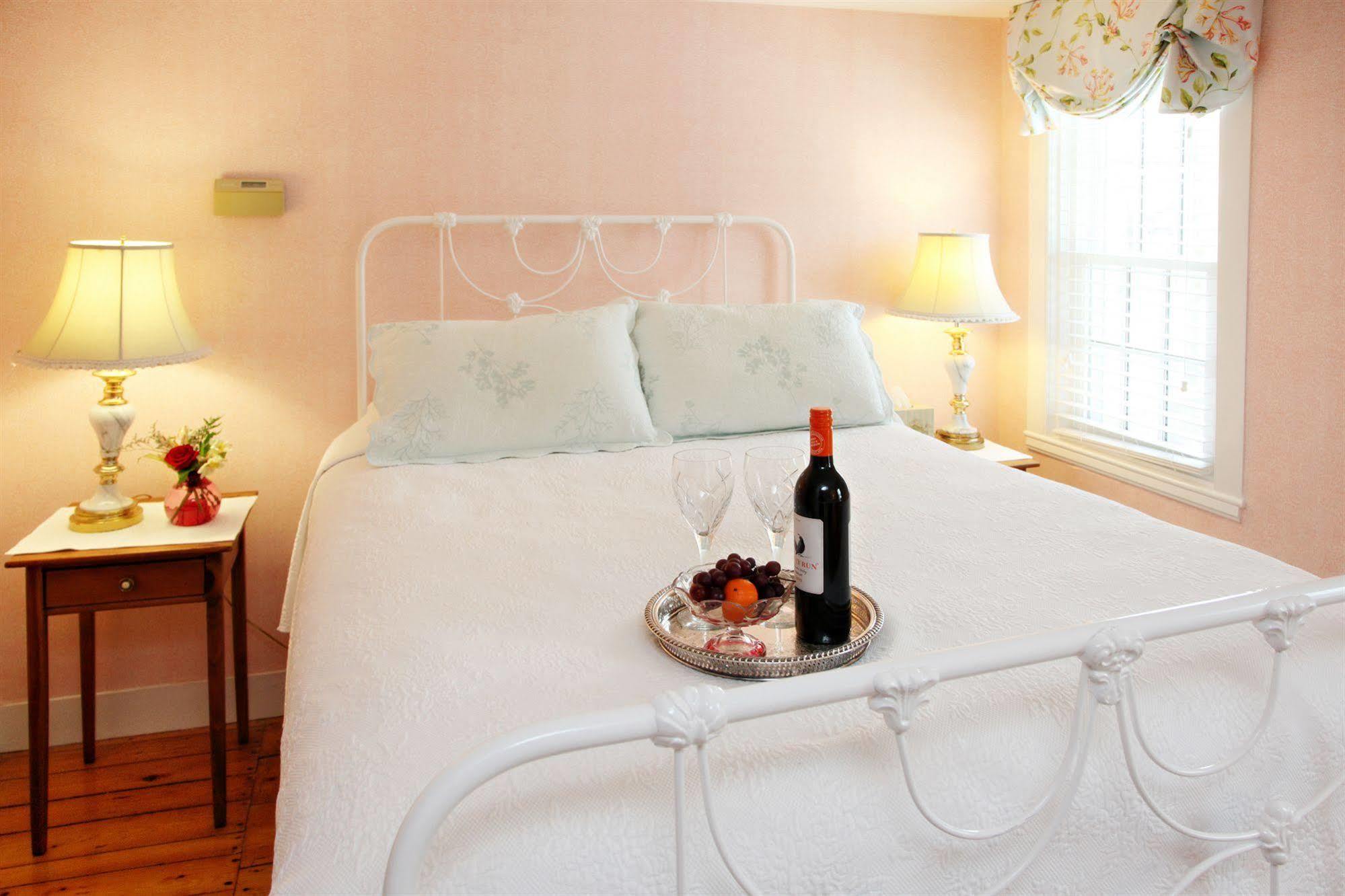 The Inn At Yarmouth Port (Adults Only) ภายนอก รูปภาพ