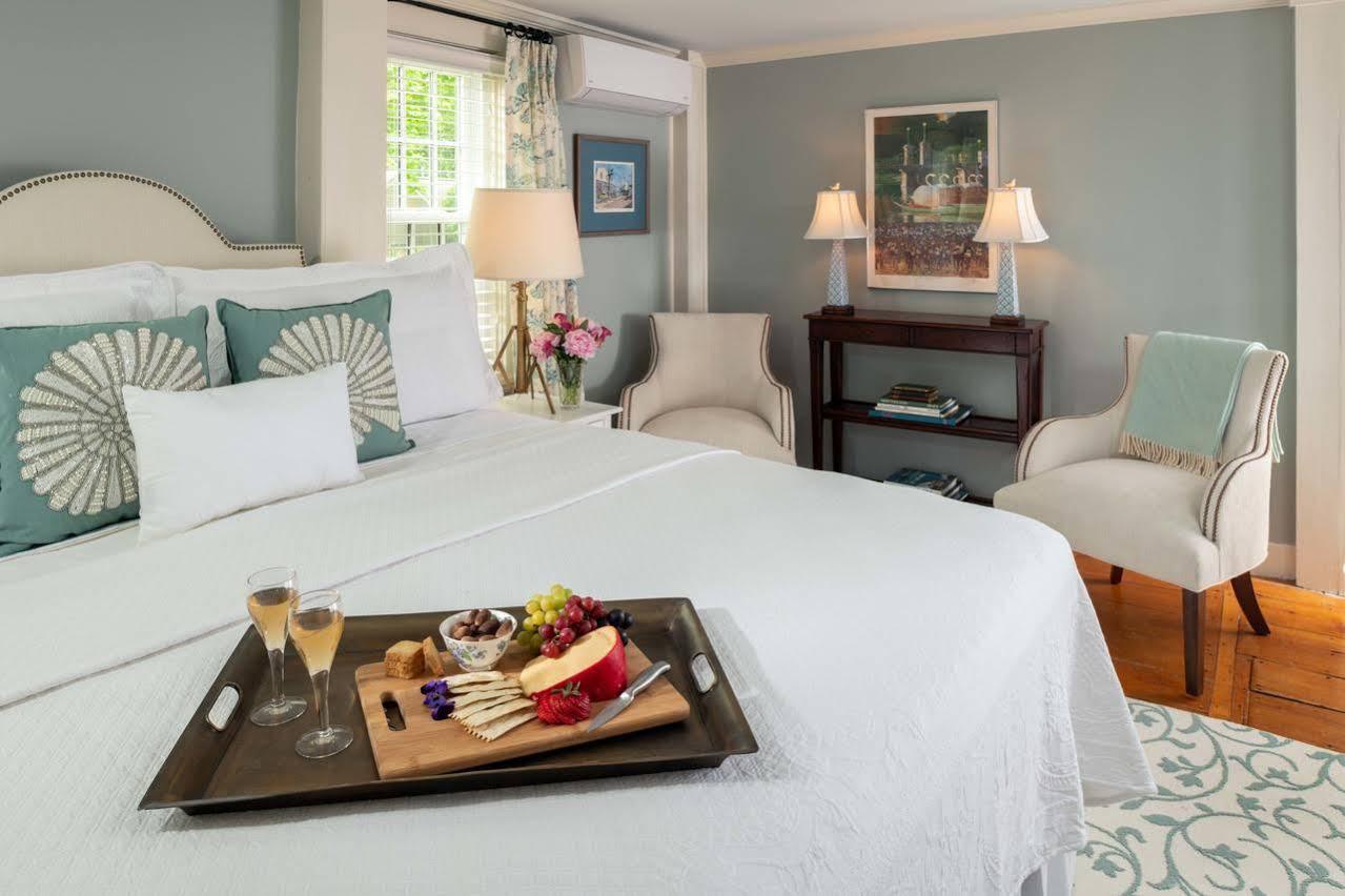 The Inn At Yarmouth Port (Adults Only) ภายนอก รูปภาพ